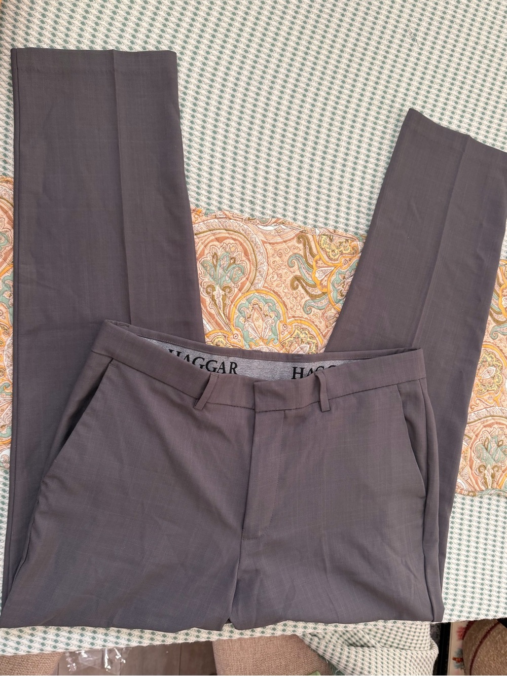 Haggar Men’s 34x32 Gray Stretch Flat Front Dress Pants Straight Leg
Classic Hag